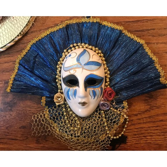 A PAIR OF MARDI GRAS STYLE PORCELAIN (believed) MASK WALL HANGINGS - Picture 3 of 5